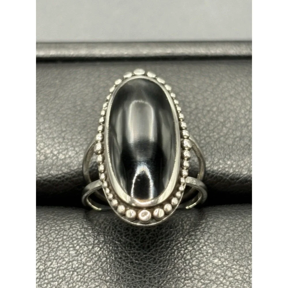 New Condition Sterling Silver Onyx Oblong Ring Size 7 E6